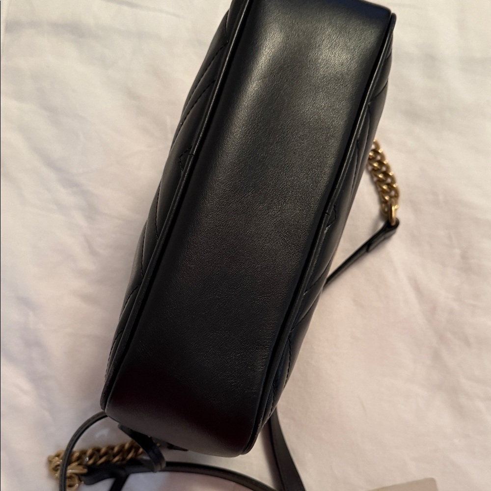Gucci Black Quilted Leather Camera Bag with Gold GG - Picture 4 of 12
